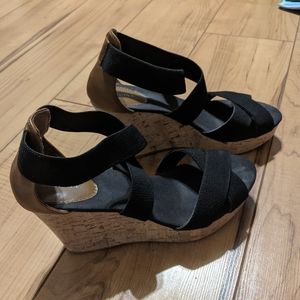 Black/brown wedges